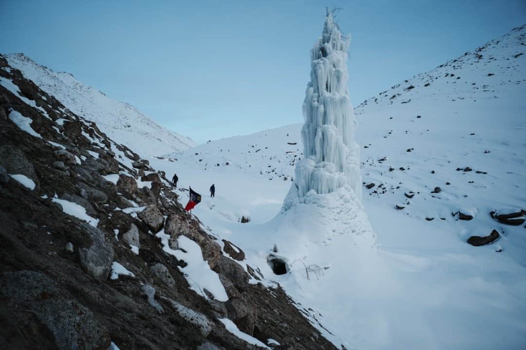 のインスタグラム：「Photo by @ciriljazbec / One way to fight climate change: Make your own glaciers. The Zingral ice "stupa" was constructed from sprayed water by a group of students, just below Chang La Pass, one of the tourist destinations of Ladakh.  Check out Nat Geo's link in bio for more on this story.」