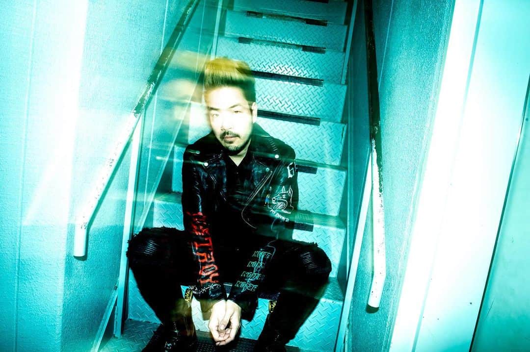 Kenta Koieのインスタグラム：「はよまたライブしたい。はよ全国行きたい。はよ海外も行きたい。  I’m dying to be back in my favorite countries to play live.  Photo by @takeshiyao」
