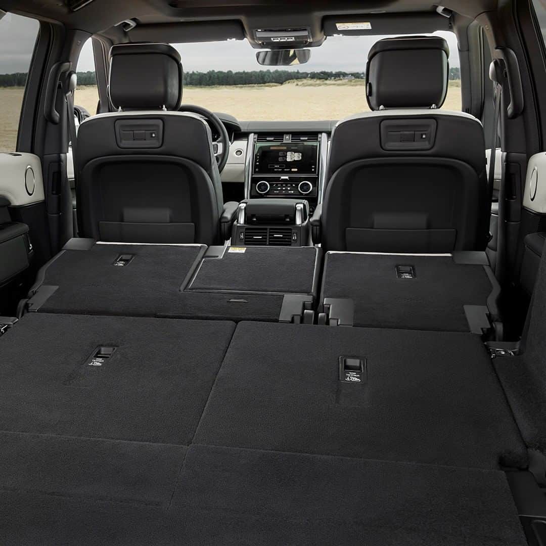 Land Roverさんのインスタグラム写真 - (Land RoverInstagram)「The New #LandRover #Discovery is the perfect way for the whole family to explore their world in total comfort with family-friendly flexibility thanks to space and connectivity for 7 adults. Tap the link in our bio to design yours.   #FamilyAdventure #Adventure #Exploration #AdventureCalling #4x4 #OffRoad」12月17日 20時48分 - landrover