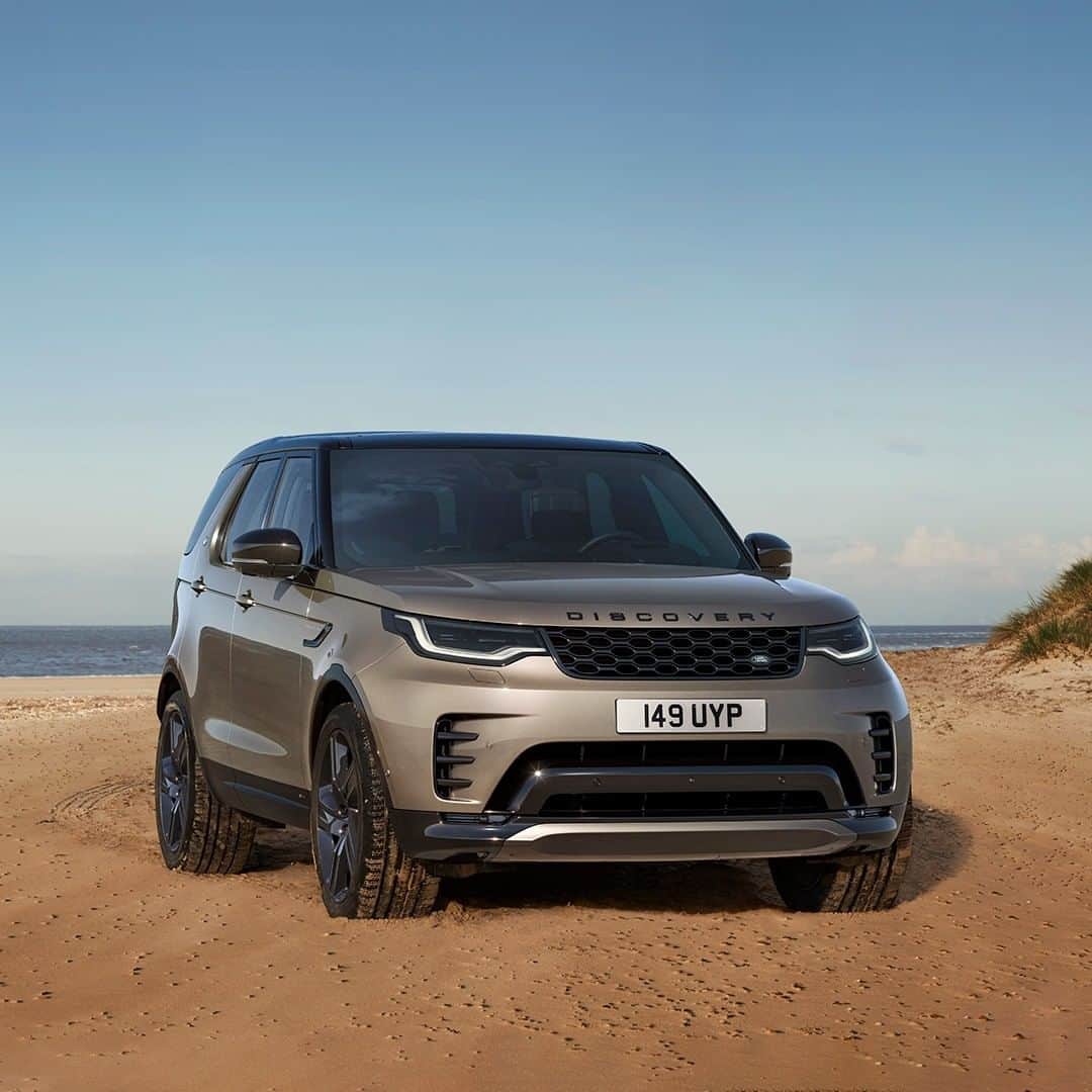 Land Roverさんのインスタグラム写真 - (Land RoverInstagram)「The New #LandRover #Discovery is the perfect way for the whole family to explore their world in total comfort with family-friendly flexibility thanks to space and connectivity for 7 adults. Tap the link in our bio to design yours.   #FamilyAdventure #Adventure #Exploration #AdventureCalling #4x4 #OffRoad」12月17日 20時48分 - landrover
