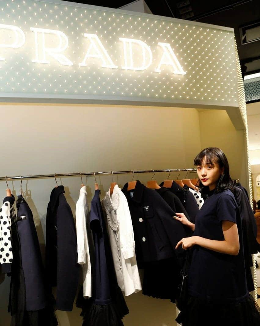 松井愛莉さんのインスタグラム写真 - (松井愛莉Instagram)「@prada isetan popup 🖤  #PradaCleo  #pradaenchanted」12月17日 20時55分 - airi1226_official