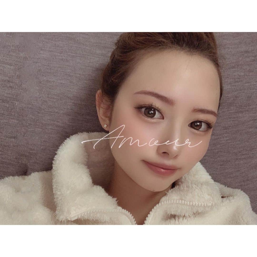 きょこのインスタグラム：「. デコ広まん 悩みに悩んで眉アート ‪‪☺︎‬!! このユニクロのフワフワ 暖かい♡ . #眉毛アートメイク #眉アートメイク #まゆげ」