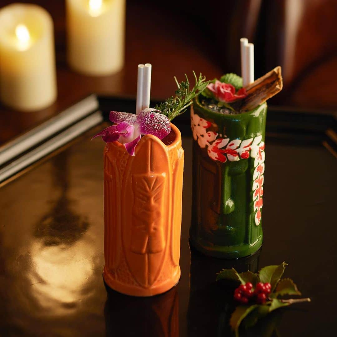 Andaz Tokyo アンダーズ 東京さんのインスタグラム写真 - (Andaz Tokyo アンダーズ 東京Instagram)「In need of an island escape? 🏝 At the Rooftop Bar, be transported to warmer climates with our Festive Tiki Cocktails, classic holiday favorites re-imagined with a tropical twist🍹 Try a creamy Banana Eggnog or chilled Spiced Wine, served in fun vessels engraved with Tiki Gods. ✨Available until Dec 31st   他にないFestive TIKIカクテルで、刺激的なアレンジを加えた伝統的なカクテルをご体験ください！🍹 ハワイやポリネシアで古代から神として祀られているTIKI（ティキ）をモチーフとするグラスを使用した、2つの異文化の融合体験をお楽しみいただける特別なカクテルをご用意いたします。他にないカクテルを煌めく東京の夜景と共に楽しんでみてはいかがでしょうか? ✨ 12月31日までのご案内です。   ⁣#andazrooftopbar #holidaycocktails #eggnog #mulledwine #フェスティブ #ティキカクテル #フェスティブカクテル #エッグノッグ #gluhwein」12月17日 20時58分 - andaztokyo