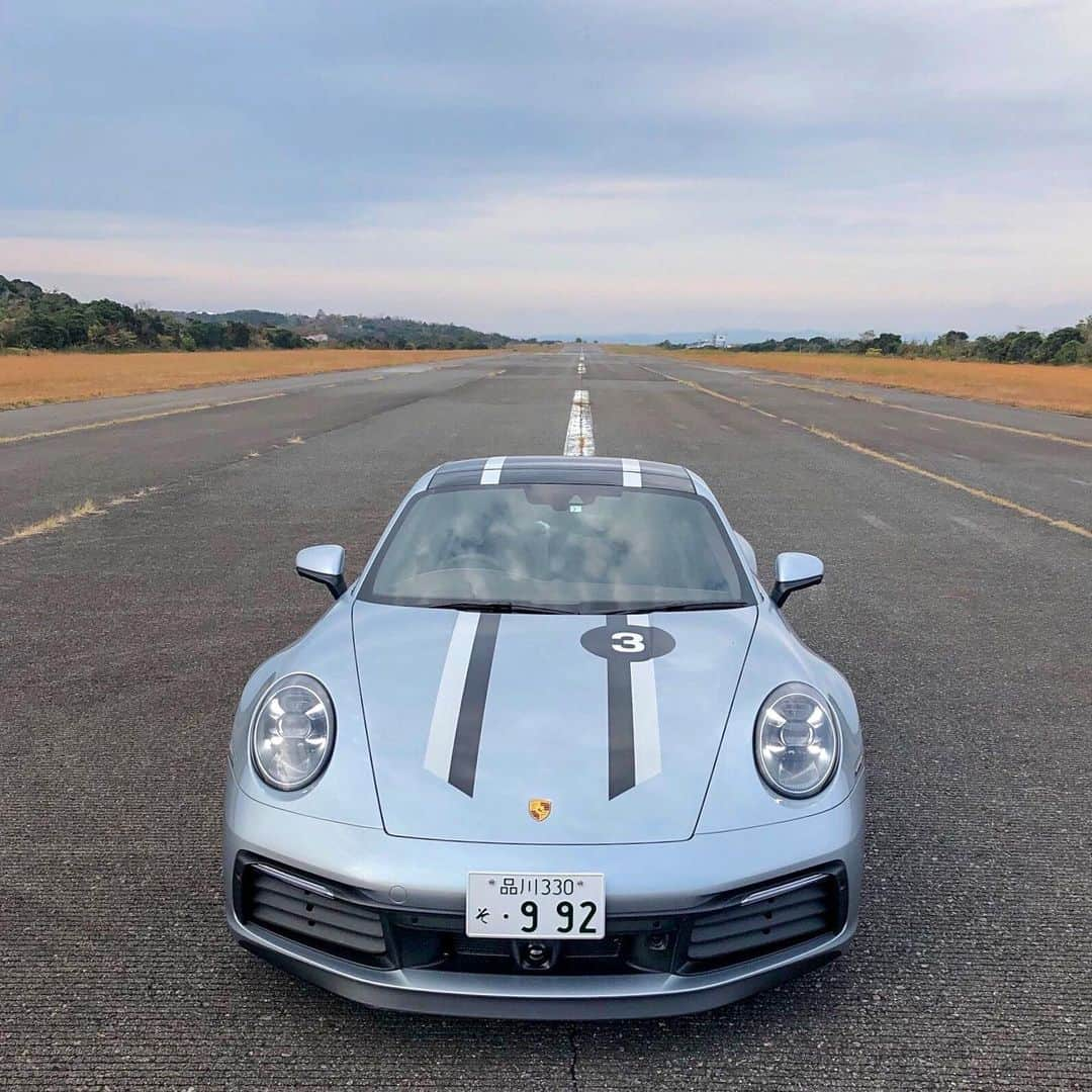 Porsche Japanさんのインスタグラム写真 - (Porsche JapanInstagram)「Porsche 911 takes off.  #旧南紀白浜空港 #ポルシェトラックエクスペリエンス #12月17日 #飛行機の日」12月17日 20時58分 - porsche_japan