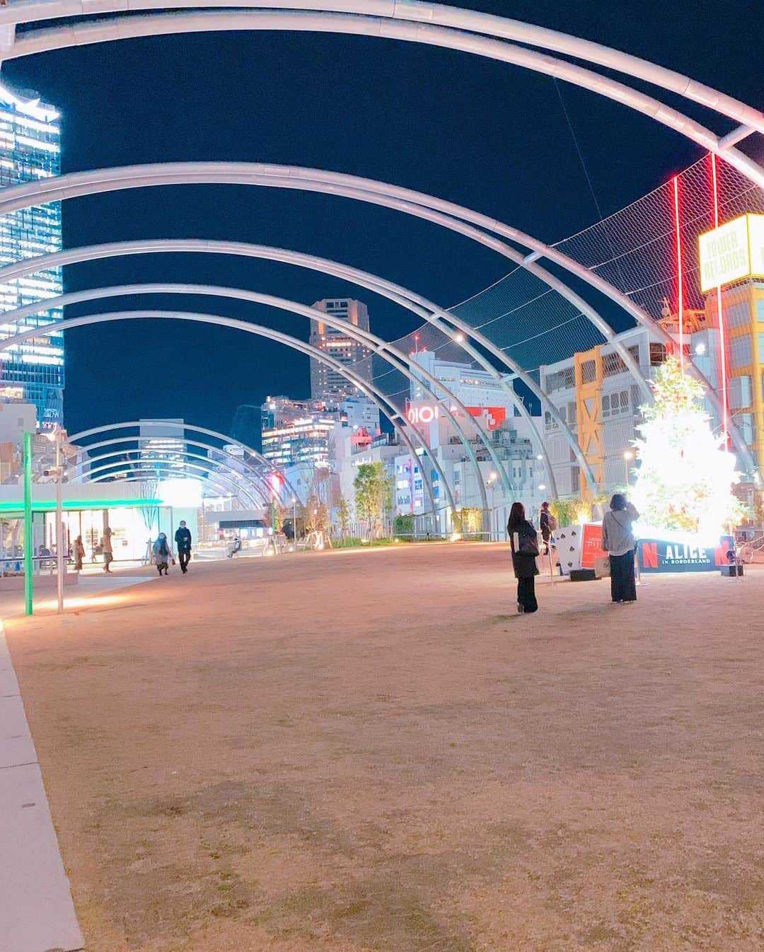 ゆうたむさんのインスタグラム写真 - (ゆうたむInstagram)「🍹🍹🍹 . . . 12月にオープンした @soaktokyo  へ行ってきたよ♪ . . . 渋谷「MIYASHITA PARK」sequenceの最上階にあります♪ . ルーフトップテラスOYUは、 足をお湯につけながらドリンクが楽しめるよ🍹 . . 景色がよくて最高です♪ . . #soaktokyo  #SOAK  #OYU  #ジャパニーズイノベーティブ #japaneseinnovative  #エンタメレストラン  #渋谷 #ミヤシタパーク #miyashitapark」12月17日 20時59分 - yuutamu_non