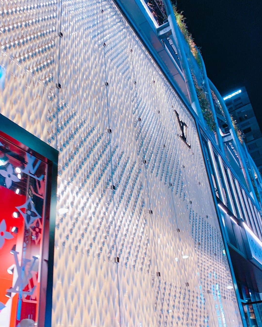 ゆうたむさんのインスタグラム写真 - (ゆうたむInstagram)「🍹🍹🍹 . . . 12月にオープンした @soaktokyo  へ行ってきたよ♪ . . . 渋谷「MIYASHITA PARK」sequenceの最上階にあります♪ . ルーフトップテラスOYUは、 足をお湯につけながらドリンクが楽しめるよ🍹 . . 景色がよくて最高です♪ . . #soaktokyo  #SOAK  #OYU  #ジャパニーズイノベーティブ #japaneseinnovative  #エンタメレストラン  #渋谷 #ミヤシタパーク #miyashitapark」12月17日 20時59分 - yuutamu_non