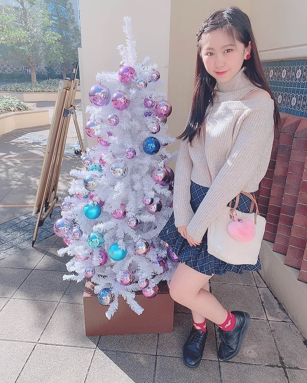 須田理夏子さんのインスタグラム写真 - (須田理夏子Instagram)「・ ・ ・ ミニツリーみっけ🎄💕  #高校3年生  #jkブランド #jk  #おしゃれ  #me #系統バラバラ系女子  #須田理夏子 #乃木坂46  #乃木坂好きな人と繋がりたい #乃木坂好きな女ヲタさんと繋がりたい #乃木坂 #3期生 #岩本蓮加 #岩本蓮加推し #photo  #photography #followｍe  #ニット #スカート #イクスピアリ  #ツリー  #ミニツリー」12月17日 21時00分 - sudarikako