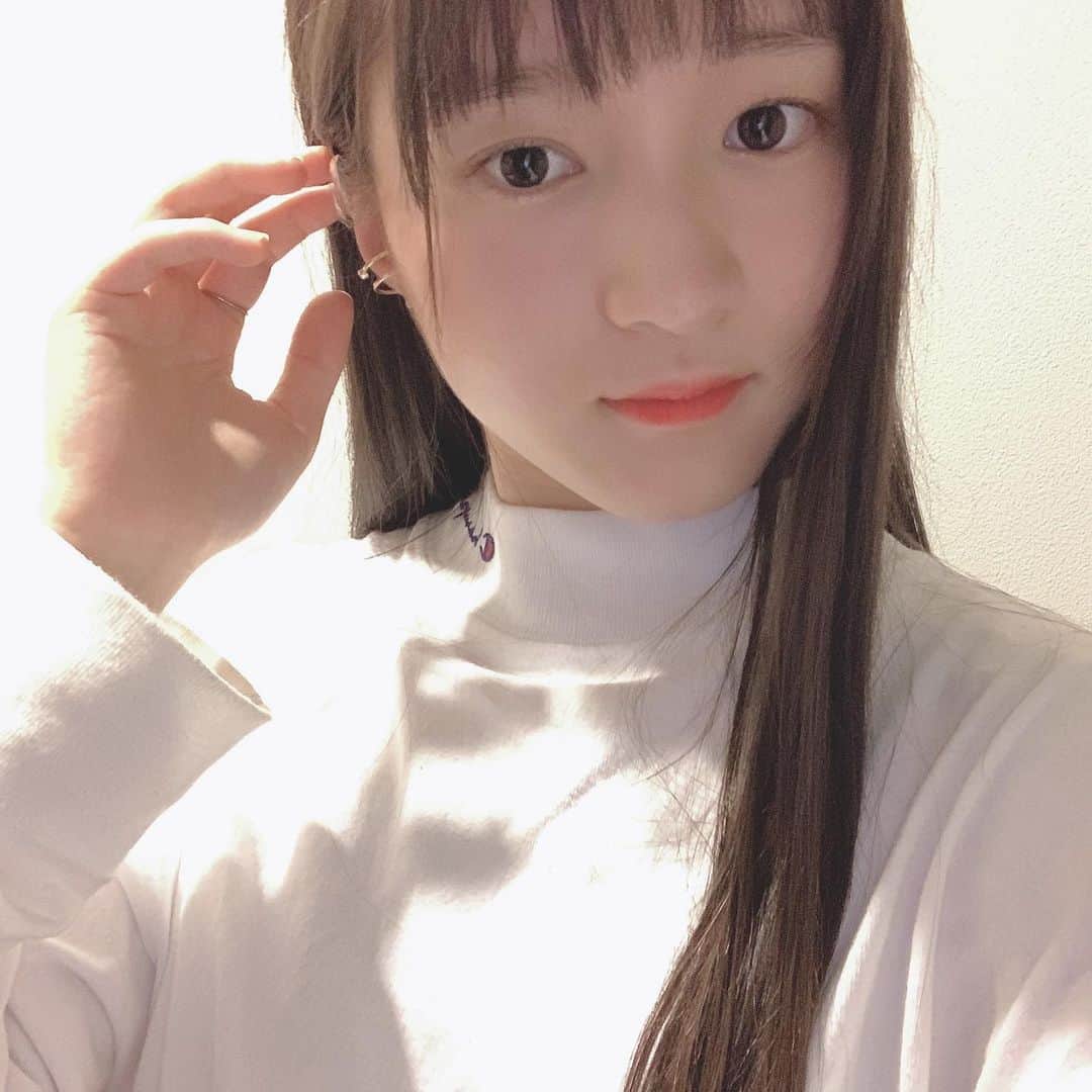 のインスタグラム：「. もう秋は終わってしまったけど本を読むことが大好きでずっと読んでいます📕  読書の冬🤓」