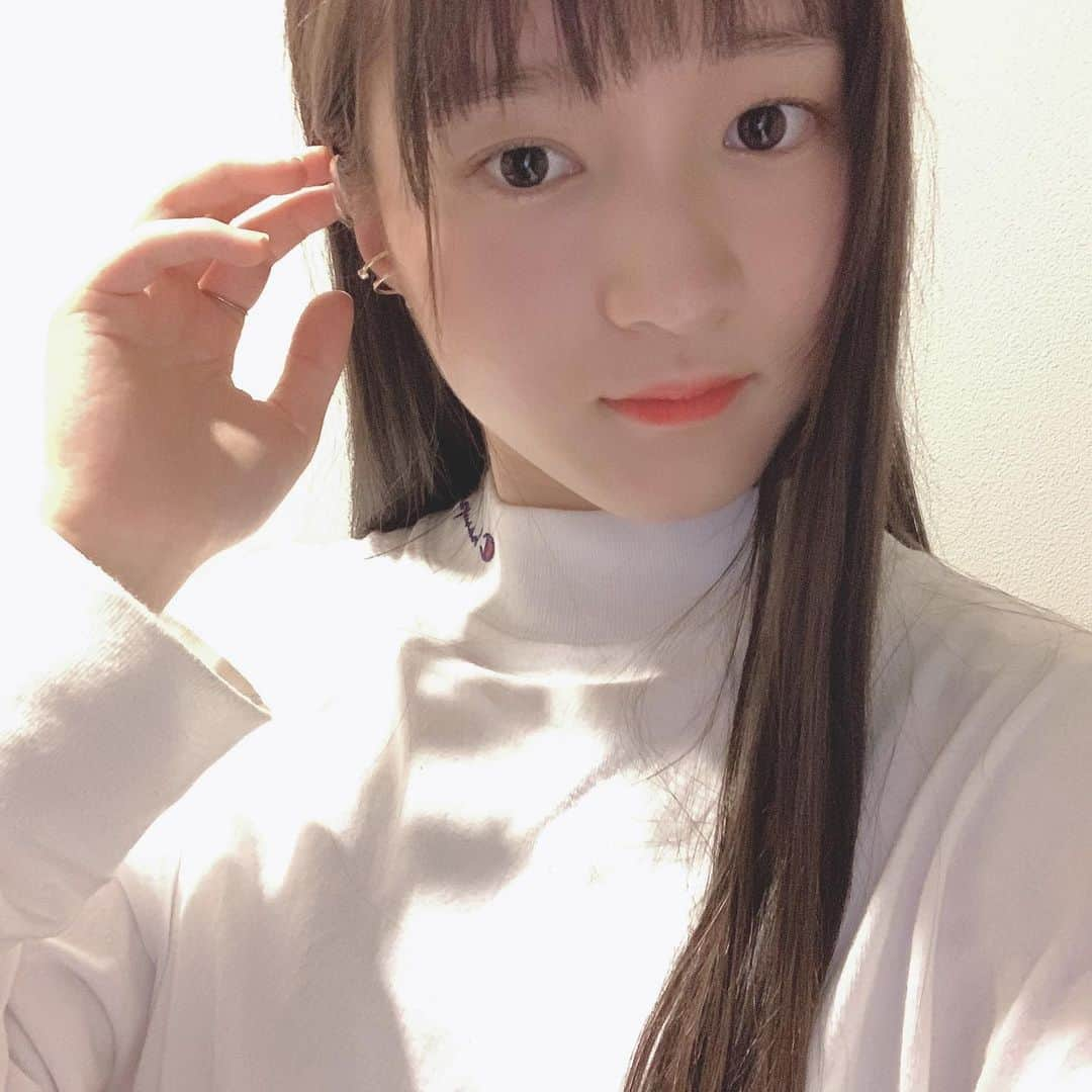 石田結耶さんのインスタグラム写真 - (石田結耶Instagram)「. もう秋は終わってしまったけど本を読むことが大好きでずっと読んでいます📕  読書の冬🤓」12月17日 21時02分 - yuya0507222