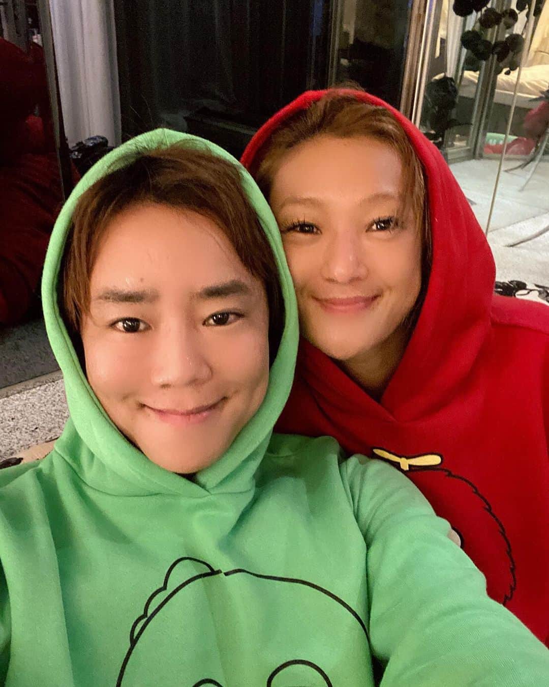 のインスタグラム：「今日は妹とお揃いパジャマ🤙 今日も妹は可愛かった💖 ガチャピンとムック！  #福岡エステ #お揃い #僕たち美容家」