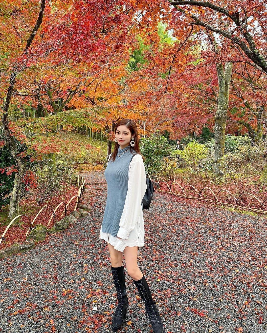 得あゆさんのインスタグラム写真 - (得あゆInstagram)「紅葉の写真まだあったから載せる🍁 来年も京都に紅葉観に行くってきめた！ 毎年恒例になりそう😚💭💭💭 ・ あ、このtopsは　@zara です♡  ・ ・ ・ ・ ・ ・ ・ ・ ・ ・ ・ #天龍寺#天龍寺庭園#京都#京都紅葉#京都観光#京都グルメ#京都カフェ#京都旅行#紅葉#紅葉狩り#観光#女子旅#タビジョ#国内旅行#秋コーデ#秋#ニット#インスタ映え#カメラ女子#オトナ女子#嵐山#綺麗な景色#kyoto#kyotojapan#kyototrip#autumnleaves#kyototravel#japantravel#japanesegirl#arashiyama」12月17日 21時05分 - tokuayu819