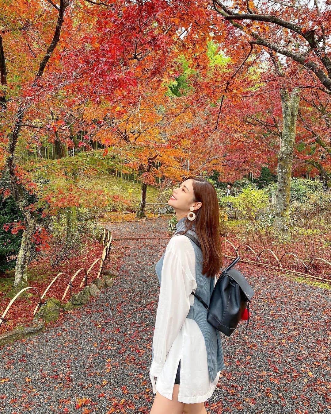 得あゆさんのインスタグラム写真 - (得あゆInstagram)「紅葉の写真まだあったから載せる🍁 来年も京都に紅葉観に行くってきめた！ 毎年恒例になりそう😚💭💭💭 ・ あ、このtopsは　@zara です♡  ・ ・ ・ ・ ・ ・ ・ ・ ・ ・ ・ #天龍寺#天龍寺庭園#京都#京都紅葉#京都観光#京都グルメ#京都カフェ#京都旅行#紅葉#紅葉狩り#観光#女子旅#タビジョ#国内旅行#秋コーデ#秋#ニット#インスタ映え#カメラ女子#オトナ女子#嵐山#綺麗な景色#kyoto#kyotojapan#kyototrip#autumnleaves#kyototravel#japantravel#japanesegirl#arashiyama」12月17日 21時05分 - tokuayu819