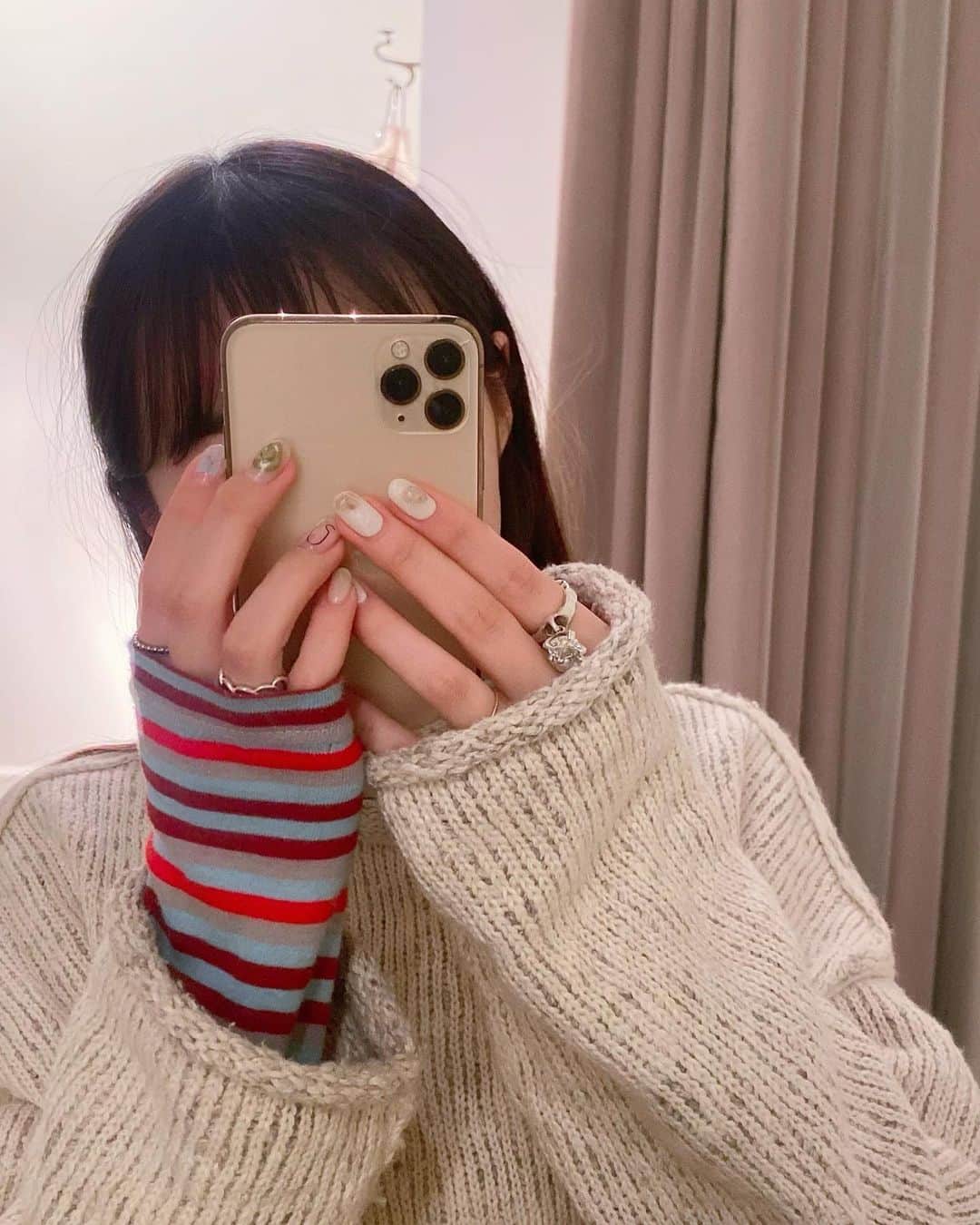 のインスタグラム：「. 年内に行けて良かった〜 ネイルストーリーズにまとめてます♡ . @grabnail  来年もお願いします☃️ . #ジェルネイル #kannonail」
