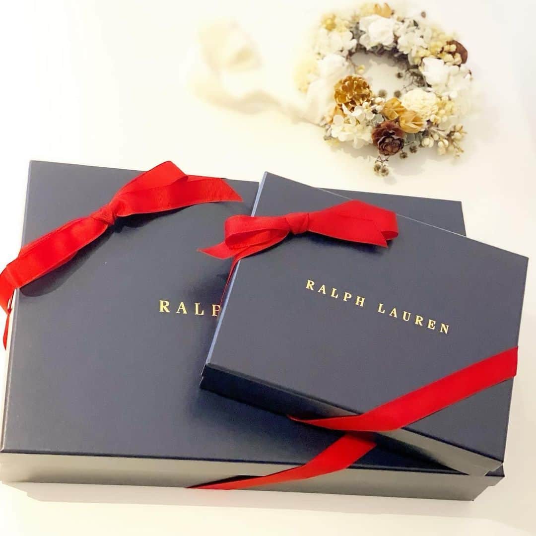 湯浅喬子のインスタグラム：「Holiday gift for niece 🤍  プレゼントする度に、 大喜びしてくれる👧  開ける前から喜んでくれるから gift boxも可愛い @poloralphlauren に🎁💕  沢山ワンピース着てくれたらいいな👗  公式オンラインから購入できました🎅✨  #poloralphlauren #ポロラルフローレン #RLGifts #FamilyIsWhoYouLove」