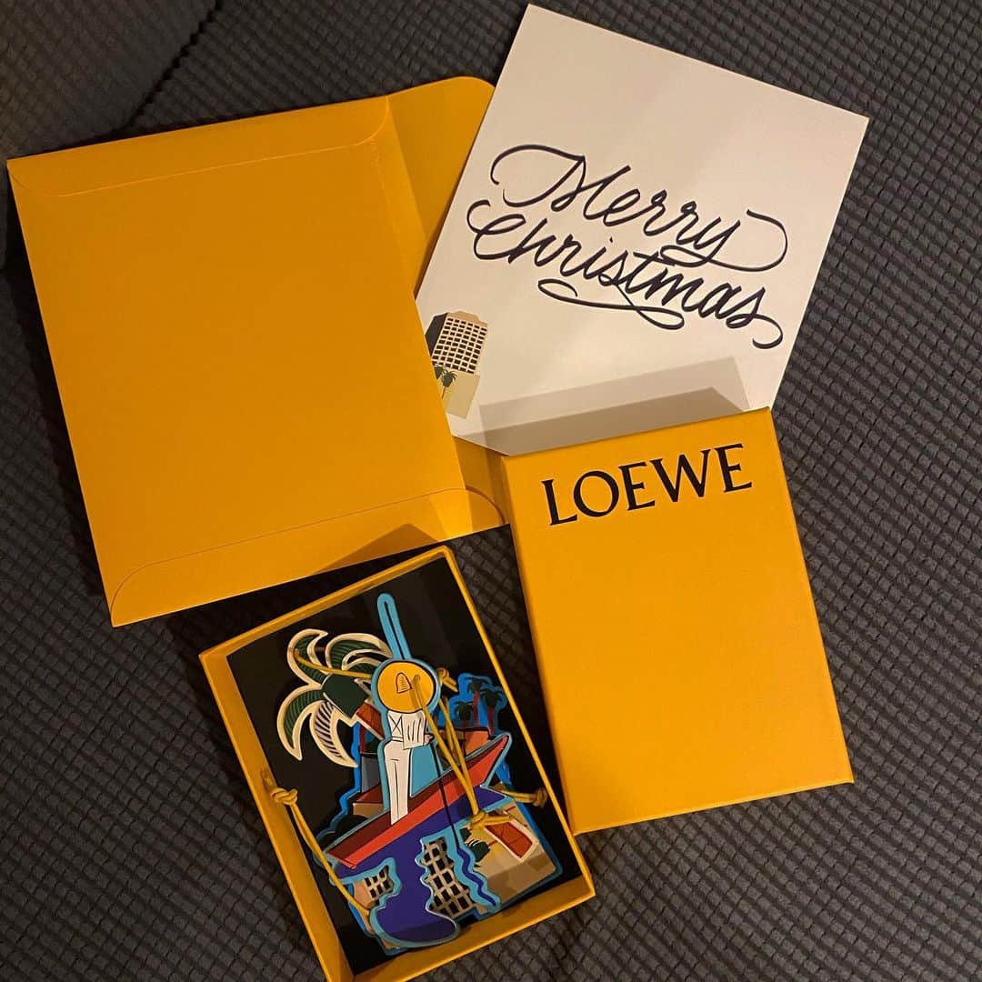 水野里砂のインスタグラム：「@loewe 🍋💛」