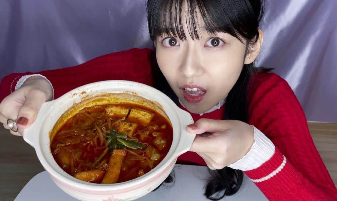 磯原杏華さんのインスタグラム写真 - (磯原杏華Instagram)「赤から30番に挑戦しました🥵🌶  私の勇姿をご覧ください。笑 #赤から30番 #激辛 #赤から鍋  https://youtu.be/FvTi1cgu8zw」12月17日 21時13分 - isoharakyoka_box