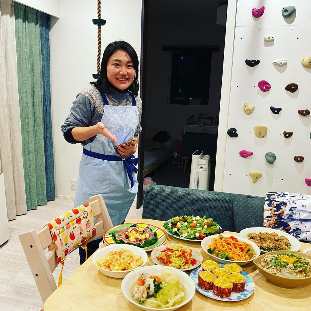 寺田明日香のインスタグラム：「今日はちよりDAY！ 美味しいご飯ありがとう😭  @chiyori.nutrition   #アスリート飯 #ずぼらママアスリートの救世主 #手羽元うま #とりあえず全部うま」