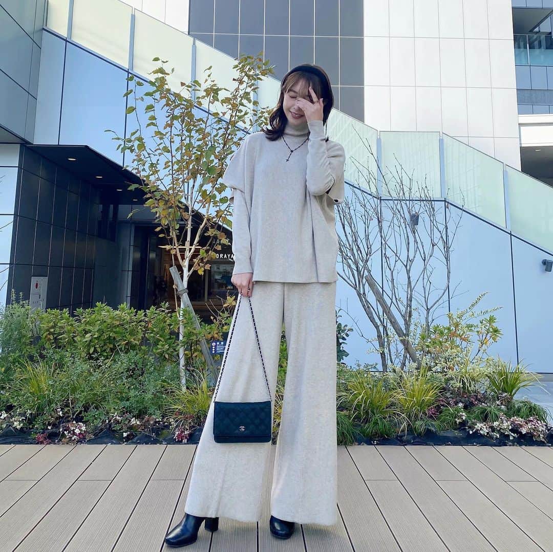 のインスタグラム：「.  今日は朝からネイルに行けて サクッとカフェしてそんな一日🐕🧣 お洋服は @rustal_official の ニットアンサンブルを着てたんだけど 素材も気持ちよくて何より楽ちん🦭🤍 . #rustal#ラスタル」