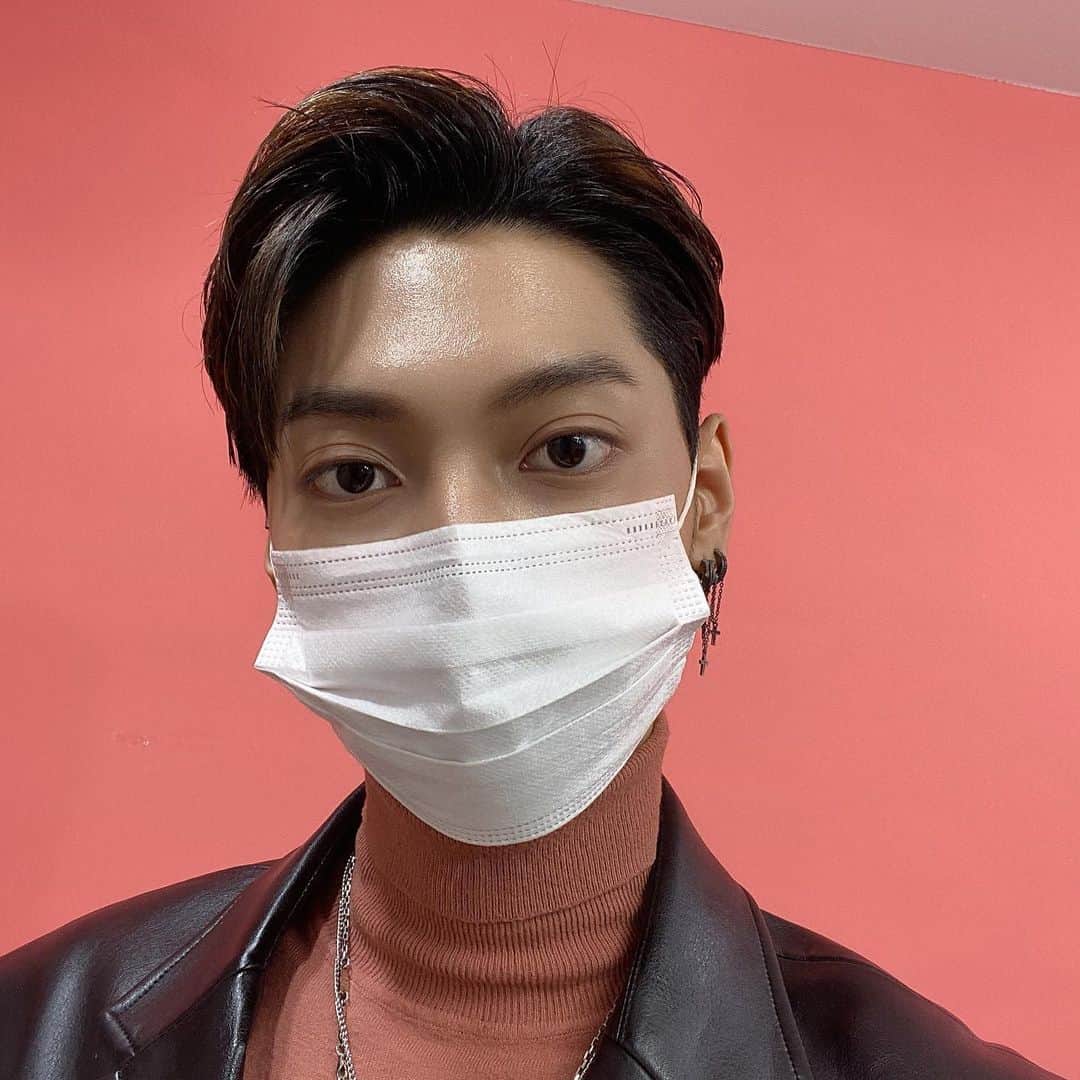 のインスタグラム：「코로나 싫다 ㅠ」