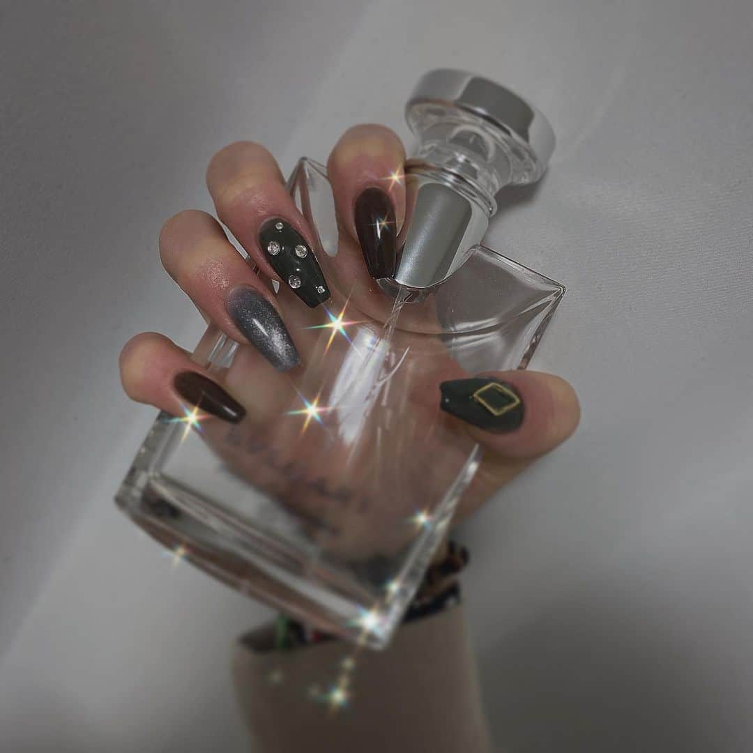 NATSUさんのインスタグラム写真 - (NATSUInstagram)「﻿ ﻿ ﻿ 🪐🤎🧼﻿ ﻿ ﻿ ﻿ ﻿ #newnail﻿ ﻿ ﻿ ﻿ ﻿ ﻿ ﻿ 私にしたらめちゃめちゃ﻿ 珍しいカラーのネイルです💭🐾﻿ ﻿ ﻿ ﻿ ﻿ ﻿ ﻿ ﻿ あとは久しぶりに長いネイルに﻿ してみました〜✌︎ おかえり〜👐🏻笑﻿ ﻿ ﻿ ﻿ ﻿ ﻿ ﻿ もうちょっと派手にしたかったけど﻿ 大人しめにしときました（笑）﻿ どうですか〜？？？🥲👌🏻﻿ ﻿ ﻿ ﻿ ﻿ ﻿ ﻿ ﻿ #プロ野球 #ORIX #野球　﻿ #natsu_bsgirls #instagram #instagood﻿ #follow #me #love ﻿ #instadaily #daily #instalike #photooftheday #picoftheday #fashion #selfie #ootd #ファッション#いいね #フォロー  #셀카 #셀스타그램 #데일리 #좋아요 ﻿#ネイル　#スカルプネイル」12月17日 21時30分 - natsu_bsgirls_358