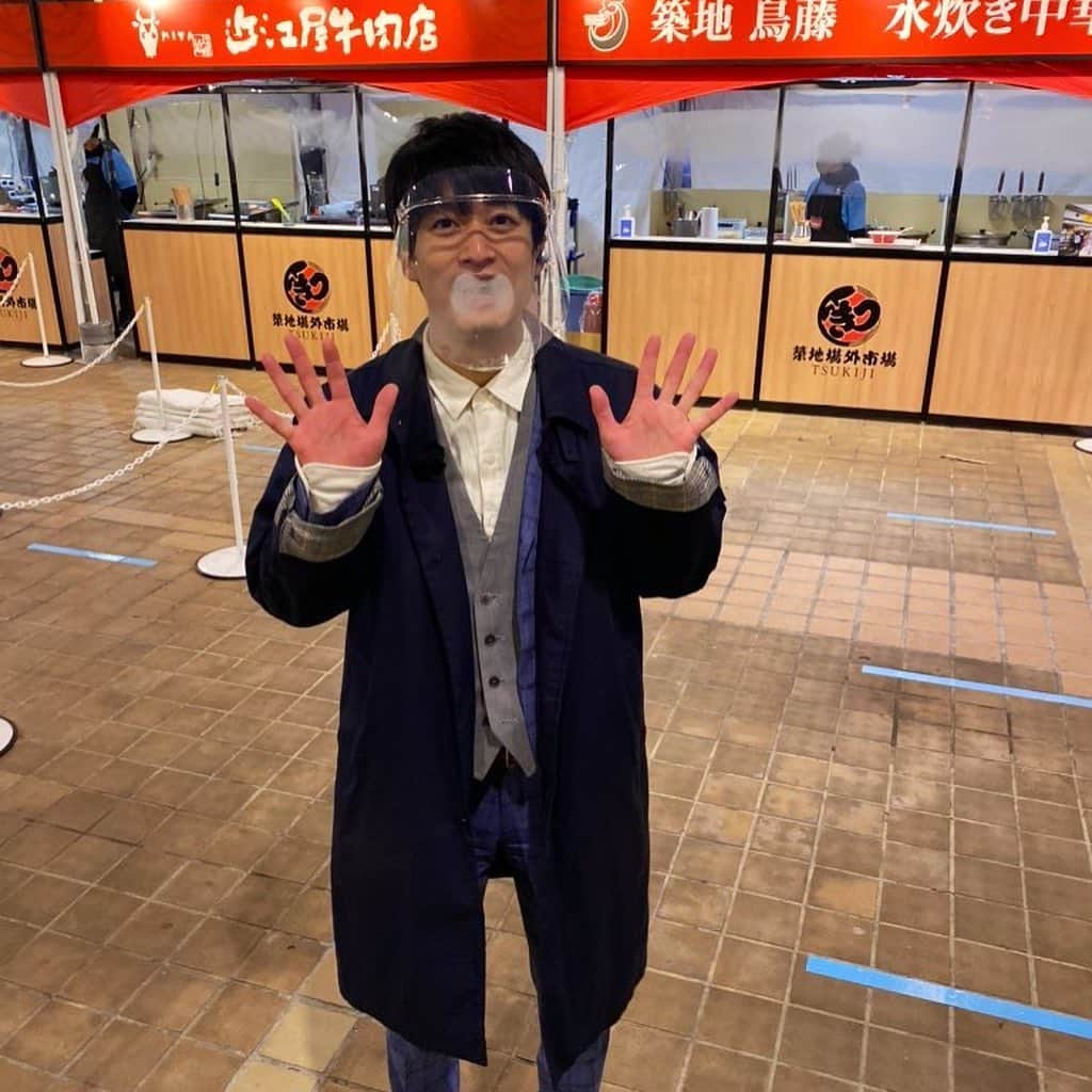 ゴッホ向井ブルーさんのインスタグラム写真 - (ゴッホ向井ブルーInstagram)「‪今日はそごうで明日から始まる築地場外市場フェアから中継させていただきました〜！ 本番中フェイスシールドが何度か曇って目の前が真っ白になりましたが無事に終わりました。皆さんもぜひ暖かい格好で！」12月17日 21時26分 - goghmukai