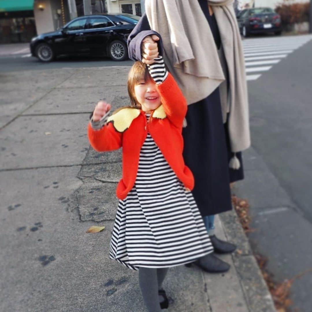 坂本美雨さんのインスタグラム写真 - (坂本美雨Instagram)「ラーメンを求めて歩いた午後。 Onepiece @nananamoe7  Cardigan @kalinkakids」12月17日 21時38分 - miu_sakamoto