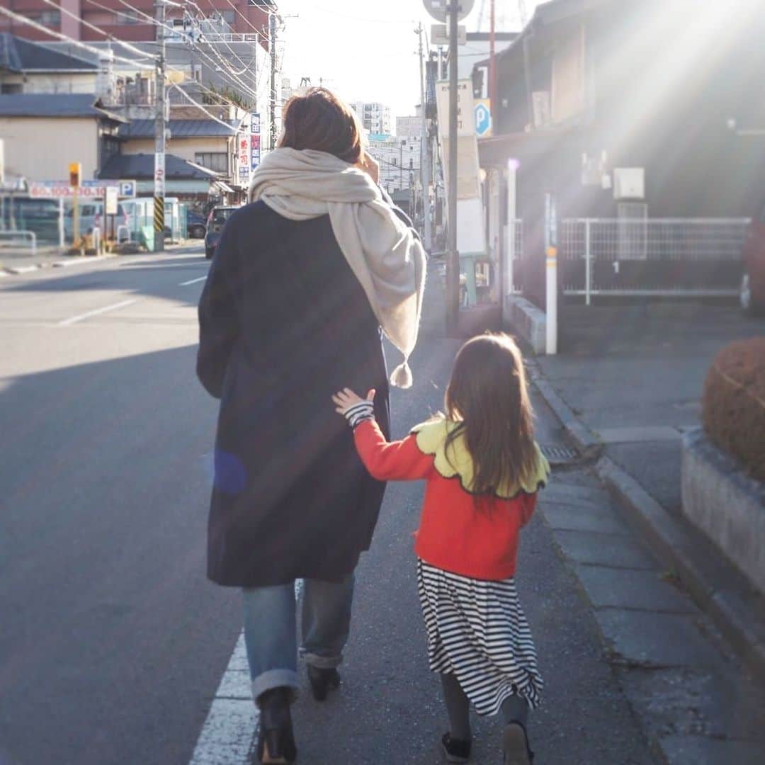 坂本美雨さんのインスタグラム写真 - (坂本美雨Instagram)「ラーメンを求めて歩いた午後。 Onepiece @nananamoe7  Cardigan @kalinkakids」12月17日 21時38分 - miu_sakamoto