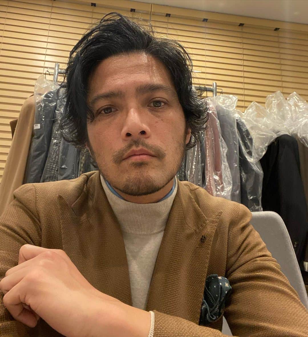 ZOEのインスタグラム：「いつも素敵なスタイリングなモダンブルー👔  HPアップされるのお楽しみにー  @modern_blue2001」