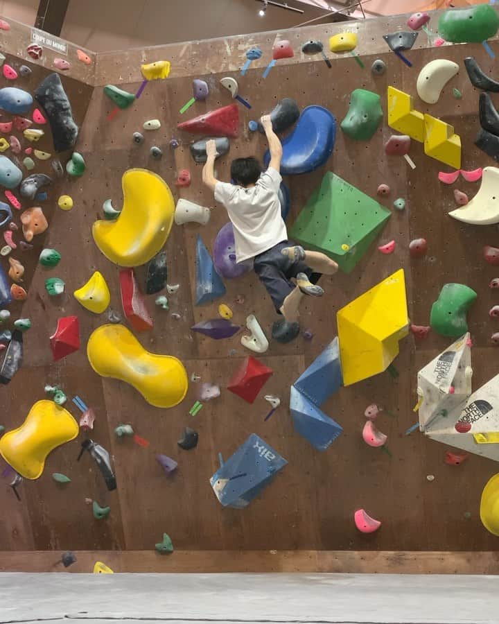 石松大晟のインスタグラム：「・﻿ 今日は色んな所を意識して🏋️‍♂️﻿ 集中力も上がってきて良い練習が出来てる気がする。﻿ ﻿ #climbing #bouldering #bouldering_videos_of_instagram #climbing_videos_of_instagram #クライミング #ボルダリング」