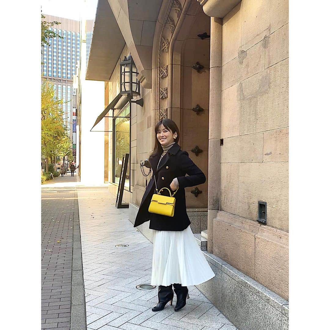 山本みらいさんのインスタグラム写真 - (山本みらいInstagram)「. Coordinate . Coat @deuxiemeclasse  Skirt @tsurubymarikooikawa  Boots @nebulonie.japan  Bag @delvaux  Accessory @poem_accessory  . 最近は細身のニットにネックレスの パターンもよくやります。 きょう発売の丸いチェーンのネックレス☺︎ . . 動画を最近撮ってみるものの、 あとから観ると私、だいたい恥ずかしそうにしてる😅 . . #delvaux#deuxiemeclasse#tsurubymarikooikawa#nebulonie#poem_accessory #今日のコーデ#銀座#ginza#銀ブラ」12月17日 21時46分 - mirai_yamamoto