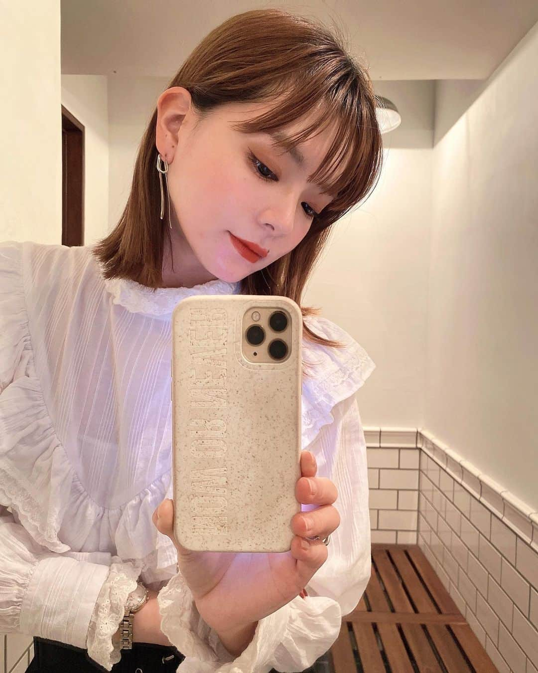 小濱庸子のインスタグラム：「New iPhone case📱 カスタマイズの文字は、名前ではなく、 『NOW OR NEVER』‼︎ 今やらないでいつやるの？本気でやれ！っていう自分を表現した言葉😌✨ @casetify @casetify_jp #CASETiFY #StateYourCase #CASETiFYCONSCiOUS #caseiphone #スマホケース #スマホ #nowornever #やってやろう #全力ガール #座右の銘 #やってやろう #仕事 #全力 #何事も全力 #あいふぉんけーす #カスタマイズ #自分を表現」