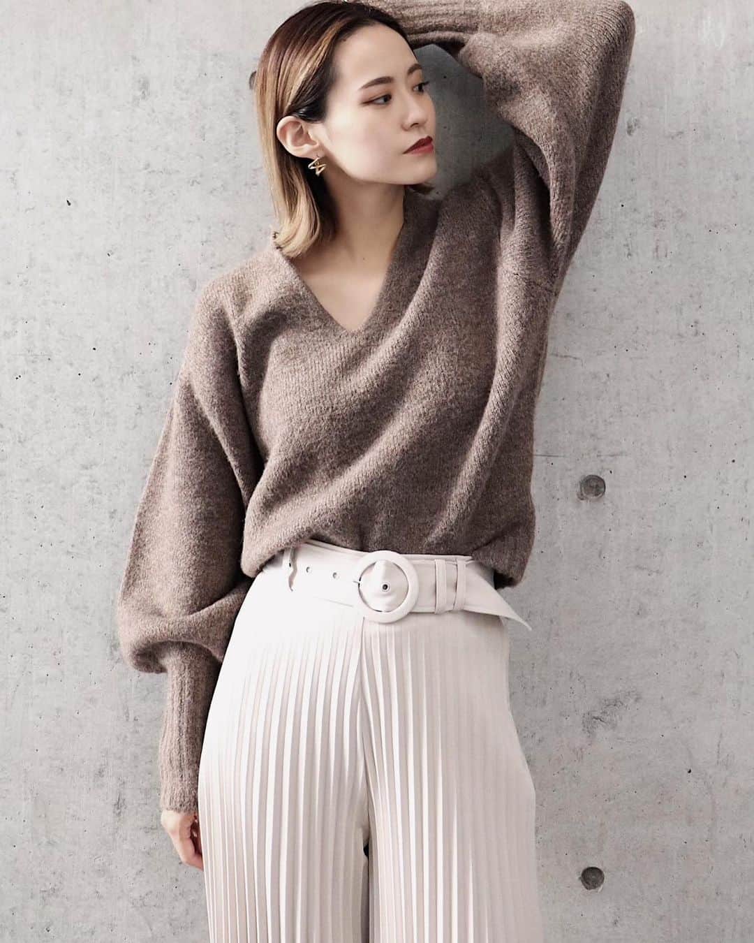 関本香里さんのインスタグラム写真 - (関本香里Instagram)「ㅤㅤㅤ 今週の新作です❤️ ㅤㅤㅤ ☑︎メランジバルーンスリーブニット 袖のたぽっとしたボリュームと 長めのリブ袖のバランスがとってもかわいいっ #murua #fashion #knit #coordinate」12月17日 21時49分 - kaori_sekimoto_
