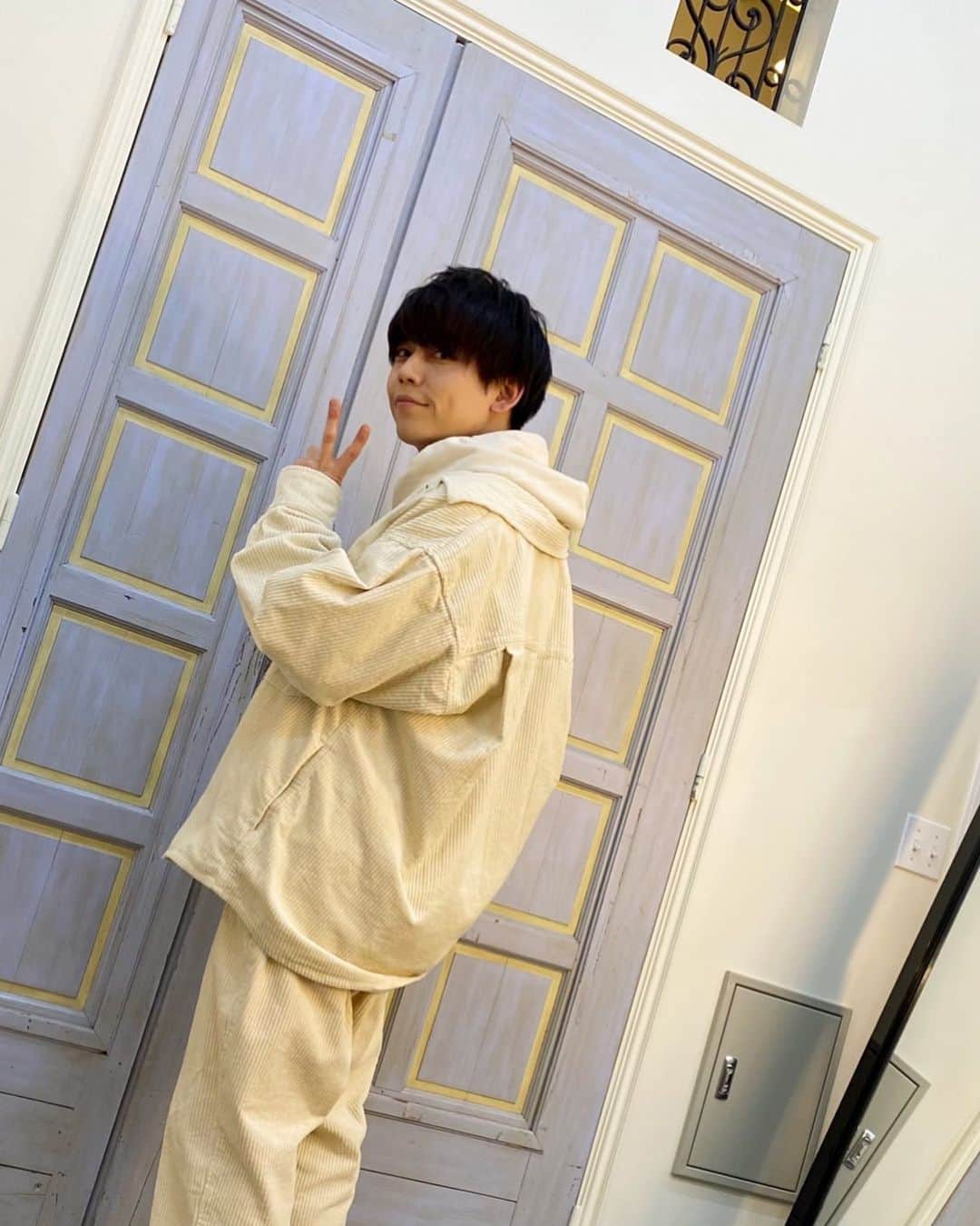 のインスタグラム：「✌️  #風邪ひかないように #寝る時あったかくね🛌」