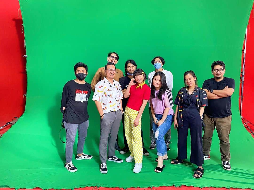 のインスタグラム：「Thank you Shooting for today❤️ Thank you all crew❤️ @oronaminc.id 😆👍🏻  #indonesia #jakarta #shooting #iklan #oronaminc #harukanakagawa #インドネシア #ジャカルタ生活 #撮影 #CM #オロナミンC #仲川遥香 #🇮🇩🇯🇵」
