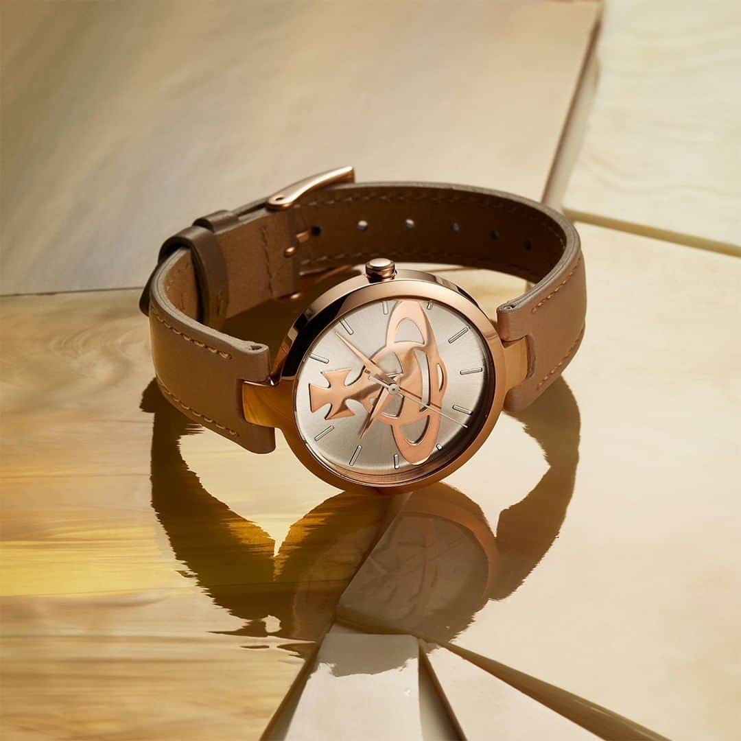 ヴィヴィアン・ウエストウッドさんのインスタグラム写真 - (ヴィヴィアン・ウエストウッドInstagram)「ブランドアイコンのORBを大胆なサイズで文字盤にセットした腕時計“ROUND“が登場。“ROUND-Standard ORB”モデルはシンプルなカラーリングのモダンなダイアルデザイン。手元を飾るジュエリー感覚でデイリーにご着用いただくことができます。 #VivienneWestwoodAccessories #ヴィヴィアンウエストウッド」12月17日 22時00分 - viviennewestwoodjapan