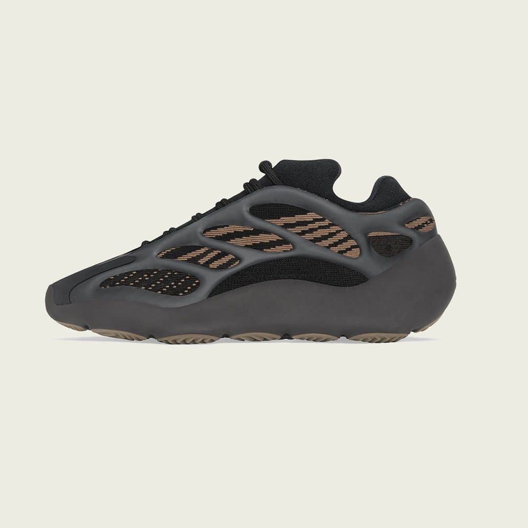 adidas Originalsさんのインスタグラム写真 - (adidas OriginalsInstagram)「YEEZY 700 V3 CLAY BROWN. AVAILABLE DECEMBER 21 AT ADIDAS.COM/YEEZY, ON CONFIRMED IN THE UNITED STATES AND ON THE ADIDAS APP IN SELECT COUNTRIES.」12月17日 22時01分 - adidasoriginals