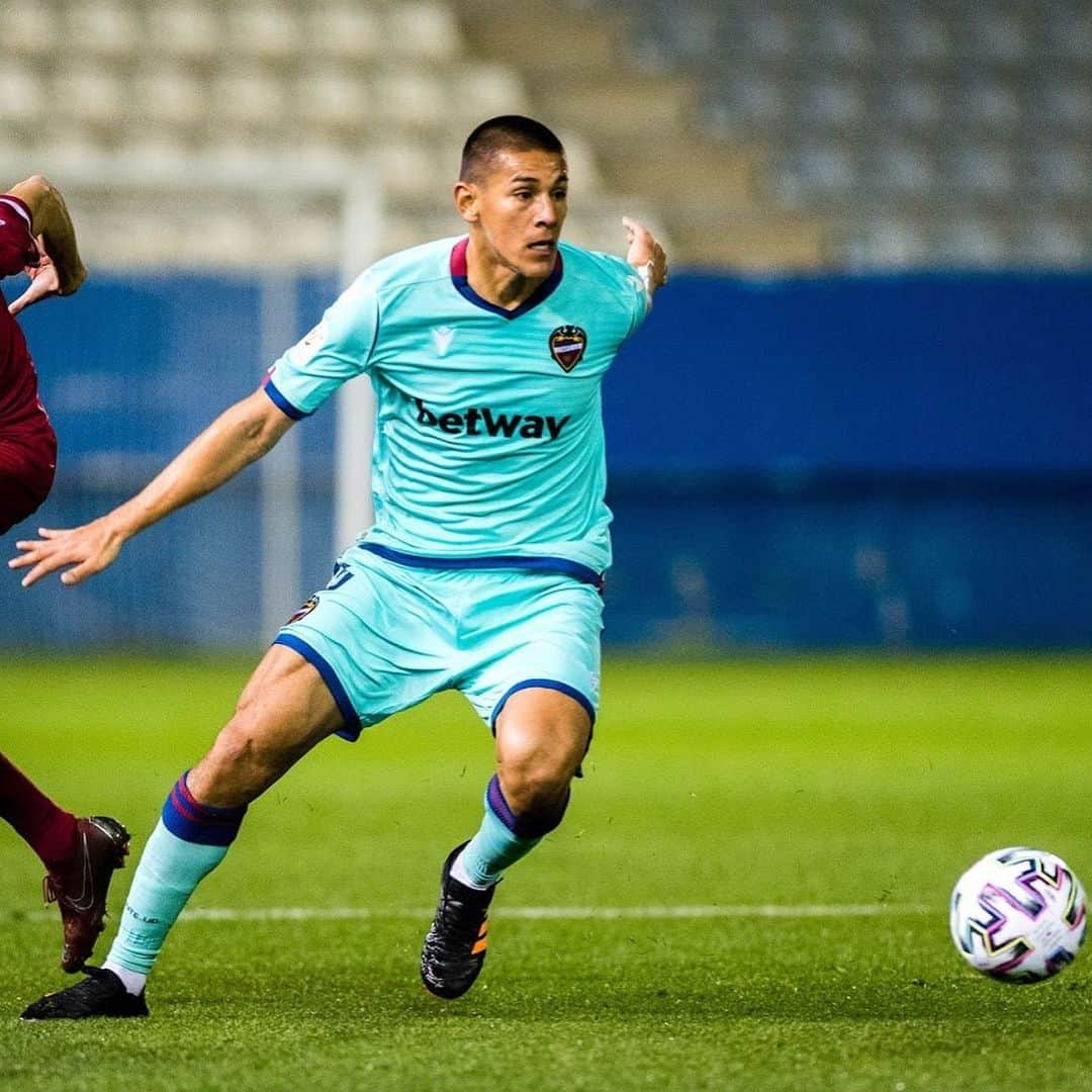 オスカル・デュアルテのインスタグラム：「¡Primer reto superado! 💪🏼 Pasamos de ronda 🐸🔛🏆 #CopaDelRey @levanteud」