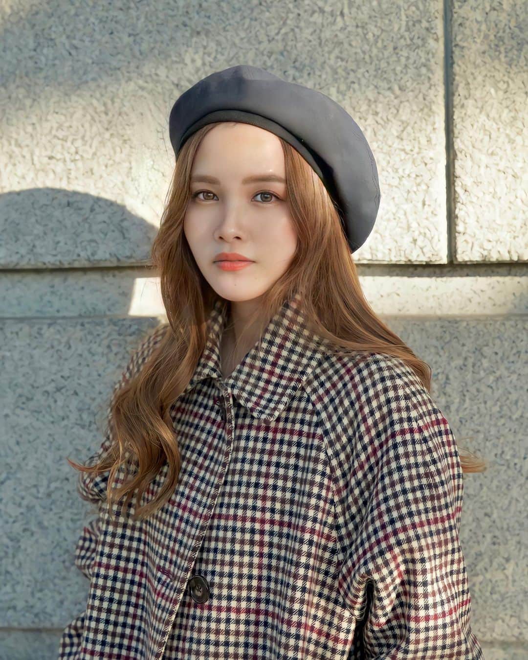 Lilmeのインスタグラム：「JINSから大人に似合うカラコンが発売されました🤎﻿ @jins_1daycolor﻿ ﻿ わたしが今回着けたのは瞳が優しく見えるHAZELBROWN🍁﻿ ﻿ ナチュラルでとっても付けやすいカラー◎﻿ ヘアメイクの林由香里さんがプロデュースしているだけあって、メイクが映えるカラコンになっています！！﻿ ﻿ 最近いろんなカラコンを付けてるので新しいカラコンに挑戦出来て嬉しい😊♡！﻿ ﻿ ﻿ #jins1daycolor#jins#pr#カラコン#カラコンレポ﻿ ﻿」