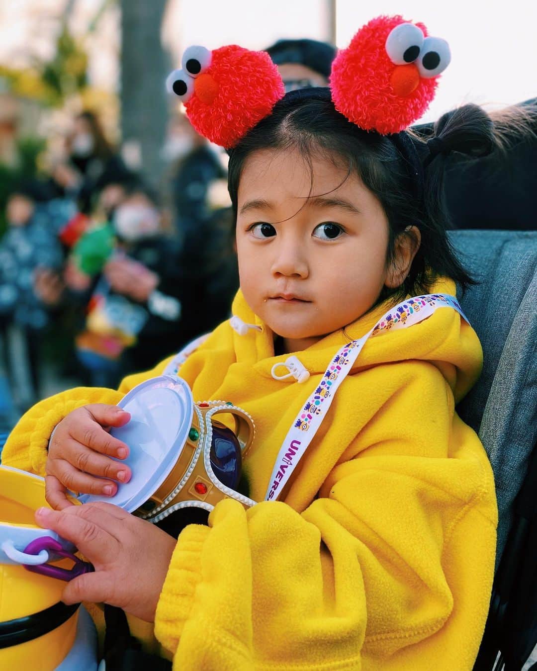 Saki のインスタグラム：「ジョアン3回目のユニバ🎢🎠🎡  今まで怖がったりまったくなかったのに、最近やっと理解したのか大好きな　#恐竜　や🦖🦕　#シャーク　にも、こわいよぉ〜っと怯えていた🦈😂おもしろかったな❤️笑  　#usj #universalstudiosjapan #universalstudios  #ユニバ　#sesamestreet #jaws #shark #jurassicpark #jurassicworld #dinosaur #dino」