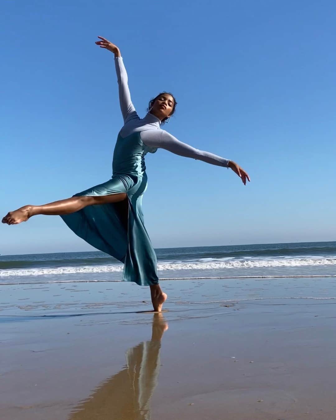 のインスタグラム：「She moves like the ocean 🌊🩰 @narstarr layers the Hazey Blue turtleneck + Aegean slip 🐚」