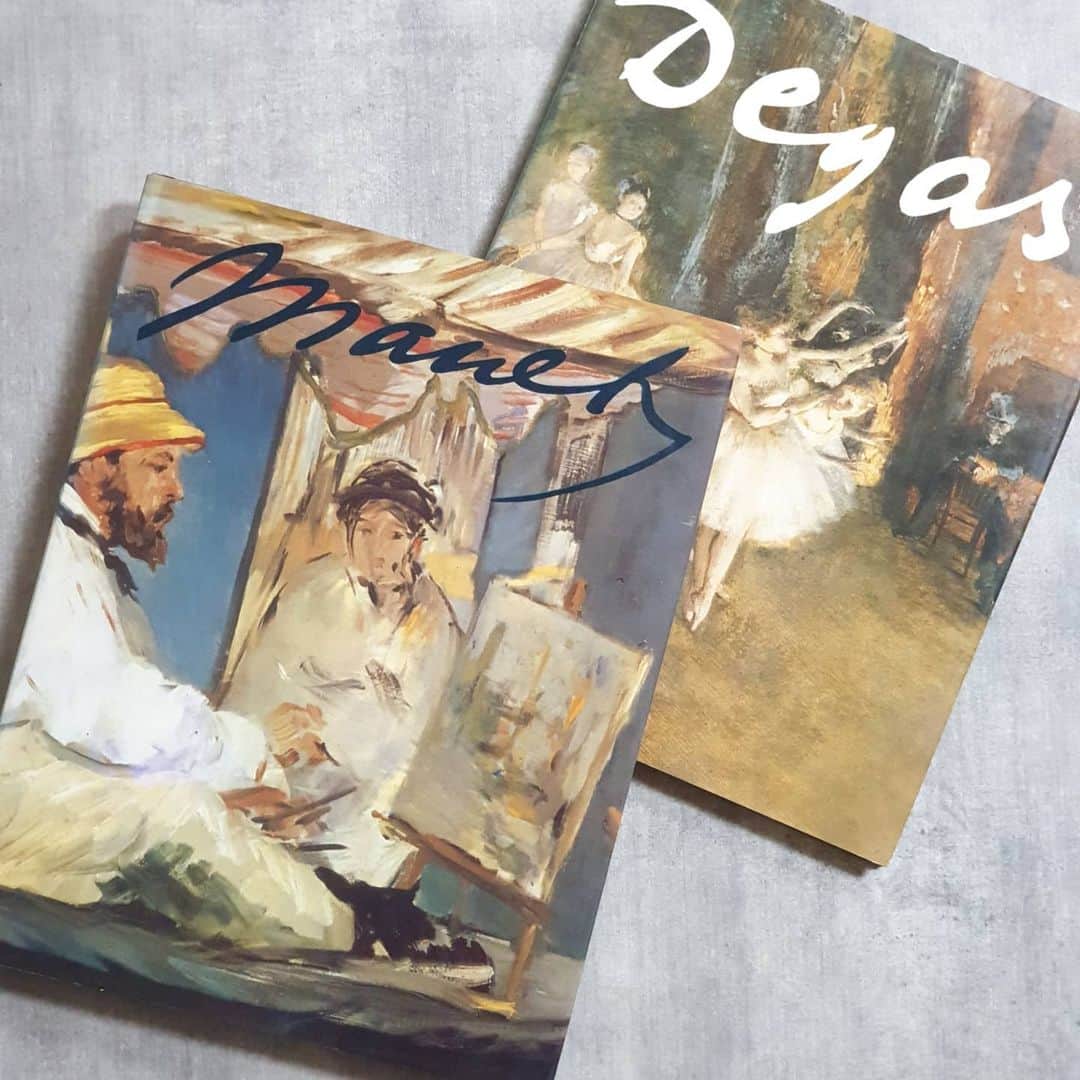 パク・ギウンのインスタグラム：「프랑스에서 날아온 1988년판 마네, 드가 작품집🎨  Portfolios of Manet and Degas. Shipping from French. 1988.  #present #frommybrother#thanku#luvu#😊」