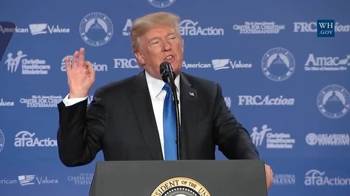 イヴァンカ・トランプのインスタグラム：「#OTD: POTUS secured 12 weeks of Paid Parental Leave for the federal civilian workforce, setting the example for private employers nationwide.  For 4 years, @realdonaldtrump‘s priorities have put American families FIRST. 🇺🇸 ✔️Doubled the child tax credit, impacting 40 million families ✔️Largest ever expansion in Child Care and Development Block Grants to states (Increased⬆️ from $3.9 Billion to $5.8 Billion) ✔️Created first paid family tax credit for employees earning $72K or less   AND when COVID-19 hit.... ✔️Secured an addt. $3.5 Billion in CCDBG funding to support families + first responders ✔️$1 Billion grant fund to help states increase availability of child care in rural areas + child care deserts」