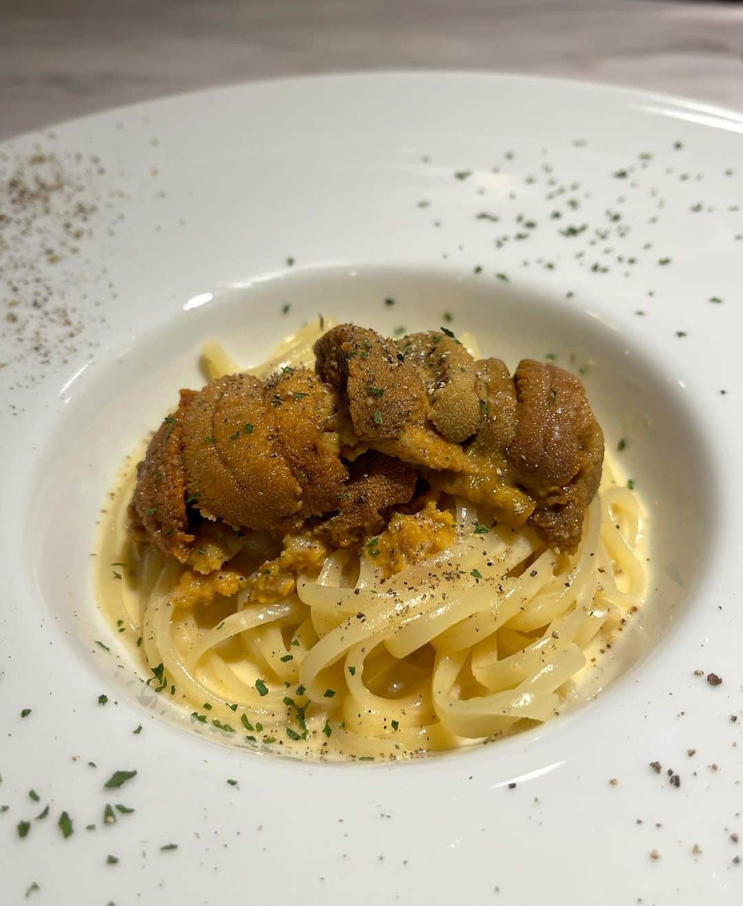 あゆみさんのインスタグラム写真 - (あゆみInstagram)「Cerdi🍽 . きのうは門前仲町でおいしいごはんを食べてきました☽･:* 8000円のコースでこんなおしゃれで贅沢なお料理が食べれるなんて🙏🏻 50種類のワイン飲み放題も天国すぎ絶対また行きたい！デートだったらカウンターがいいよ♡♡笑 . . #Cerdi #門前仲町イタリアン #ウニボナーラ #門前仲町グルメ #門前仲町 #ワイン飲み放題 #ワインと飯がおいしいだけのお店 #pr #グルメ #dinner  #tokyo #restaurant」12月17日 22時29分 - ayumiiii26