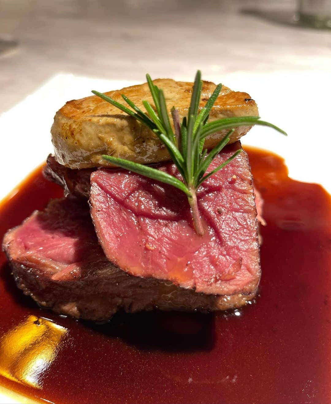 あゆみさんのインスタグラム写真 - (あゆみInstagram)「Cerdi🍽 . きのうは門前仲町でおいしいごはんを食べてきました☽･:* 8000円のコースでこんなおしゃれで贅沢なお料理が食べれるなんて🙏🏻 50種類のワイン飲み放題も天国すぎ絶対また行きたい！デートだったらカウンターがいいよ♡♡笑 . . #Cerdi #門前仲町イタリアン #ウニボナーラ #門前仲町グルメ #門前仲町 #ワイン飲み放題 #ワインと飯がおいしいだけのお店 #pr #グルメ #dinner  #tokyo #restaurant」12月17日 22時29分 - ayumiiii26