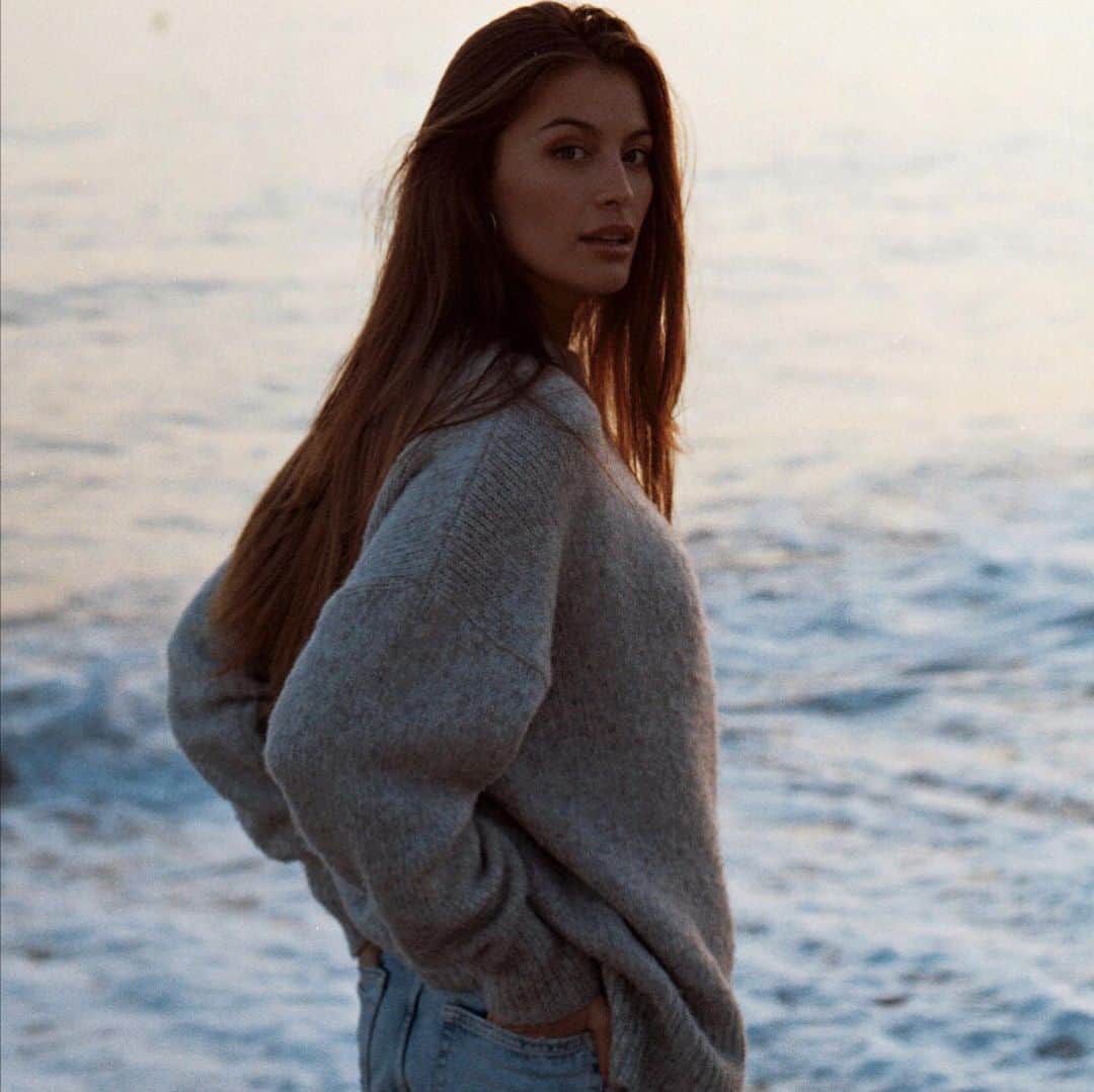 デシレ・コルデロ・フェレールのインスタグラム：「Sun&Sand&Soul ✨」