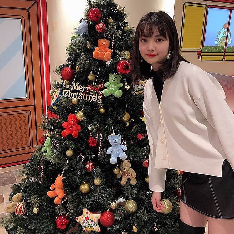 菅井純愛さんのインスタグラム写真 - (菅井純愛Instagram)「もうすぐクリスマス🎄🎁🎅  楽しみo(^o^)o  プレゼント🎁もらえるかな！  ケーキも食べたいな🎂  #クリスマスツリー  #ありぽん #もうすぐクリスマス🎄  #中学生女子  #14歳  #크리스마스  #크리스마스트리  #메리크리스마스」12月17日 22時47分 - aria_sugai