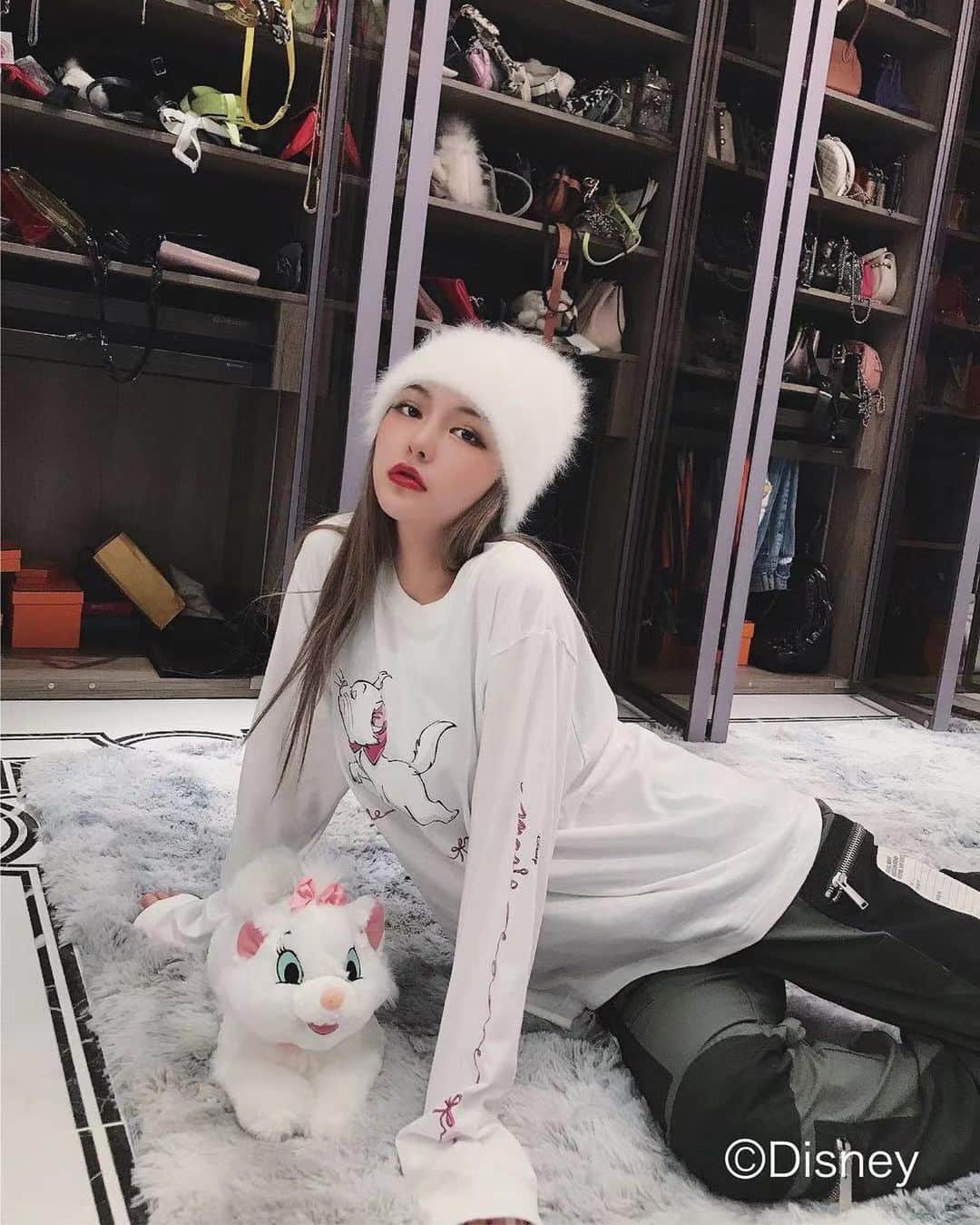 Grace Chowのインスタグラム：「💗Grace Chow Disney Marie Collection 💗  我最喜爱的Disney Marie 终于和我在一起了！ 这次是日本限定系列，即将在2021年在日本销售！ 希望大家会喜欢💕  私が一番好きなディズニーのマリーちゃんとやっと一緒になれました！ 今回は日本限定シリーズで、2021年に日本で発売予定です！ みんなに気に入ってもらえると嬉しいな〜💕  My all time favourite Disney Marie collab with me ultimately!  This special Japan limited capsule collection will be launched in 2021 exclusively in Japan region only.   I hope everyone will love this collaboration.   @disney @grace_chow_japan」
