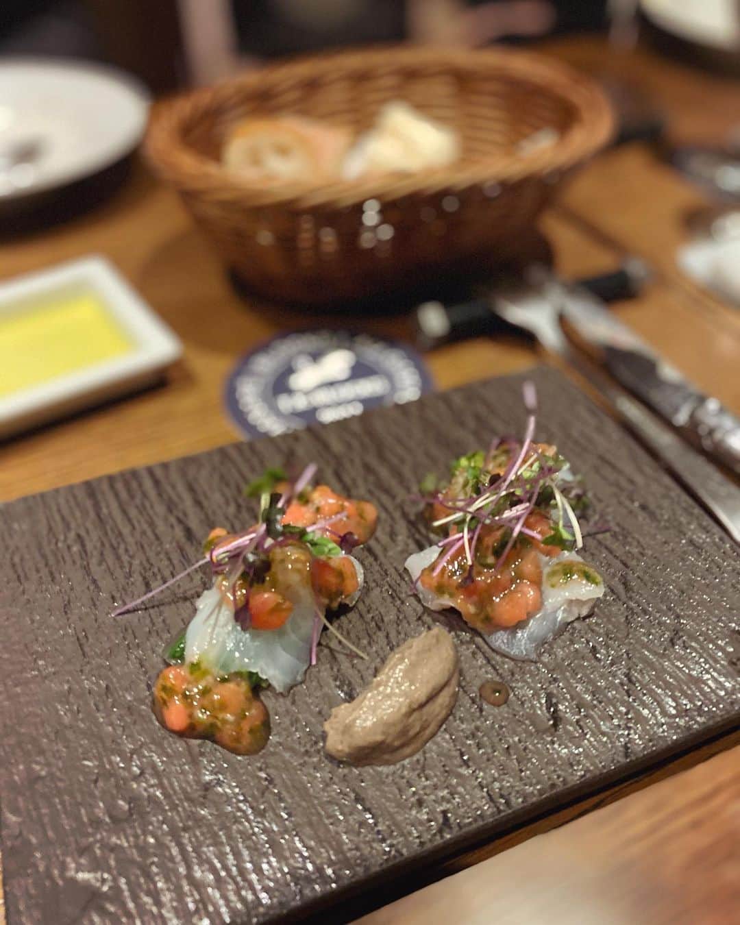 工藤ジェニファー茉侑さんのインスタグラム写真 - (工藤ジェニファー茉侑Instagram)「#ブロックス　アラカルトでいろいろ食べれるビストロ❣️贅沢にメインお肉色々と美味しいワイン空けて幸せ〜😋💓再訪決定♬  コース8000〜12000円💸ワイン3000〜30000円💸個室有り✔︎  #中目黒グルメ #中目黒　#肉　#グリル 　#ワイン好きな人と繋がりたい #赤ワイン　#白ワイン　#ビストロ　#恵比寿グルメ #恵比寿　 #六本木グルメ　#六本木　#六本木ディナー #広尾グルメ　#西麻布グルメ　#グルメ好きな人と繋がりたい #東京グルメ #グルメ女子 #酒好きな人と繋がりたい #お酒好きな人と繋がりたい 🍶 #酒好きな人と繋がりたい #酒好き女子 #お洒落さんと繋がりたい  #デートスポット #tokyorestaurant」12月17日 22時46分 - jennifermayu_s