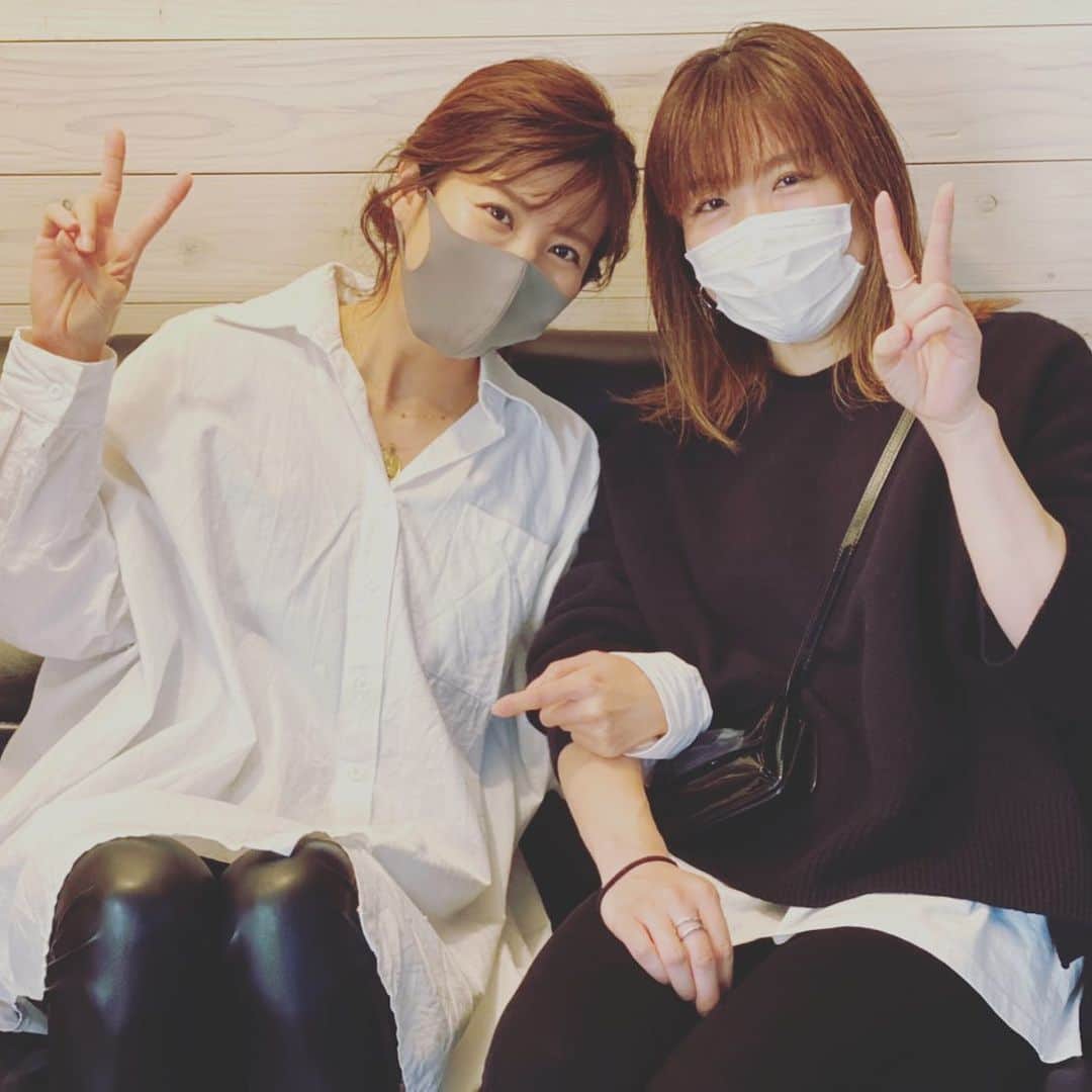 小畑由香里のインスタグラム：「✤  20年ぶりの再会に喜び♡  過酷だったけど ホントにホントに楽しくて たくさん成長させてもらったJJ  あの頃はアシスタントだった りえちゃんも 今では色々な雑誌で活躍する スタイリスト。  全然変わってなさすぎて 20年も前の話を 昨日の事のように 夢中になって 話しちゃいました w  あっという間の撮影だったけど 何だか20年前に タイムスリップしたみたいで 幸せな時間でした♡」