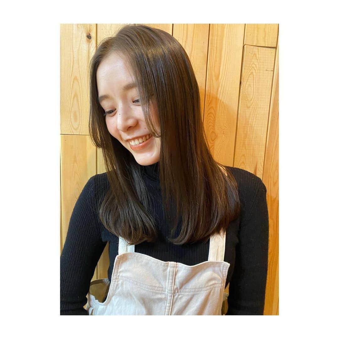 のインスタグラム：「✂︎ @garland_tokyo で 年内ラストのメンテナンス してきたよ〜！ Garlandの様々な技術を 駆使してもらって 見事に私の髪が とぅるんとぅるんに 生き返りました  まきさん @yuumakiiii  いつもありがとう🥰❤️  Garlandで使ってもらった リファのドライヤーいいなぁって 思いながら家でドライヤーしてたら うっかり落として柄の部分が折れたよかなしみ ・ #garlandtokyo #hair #longhair #2枚目の集合写真お気に入り  #💇‍♀️」